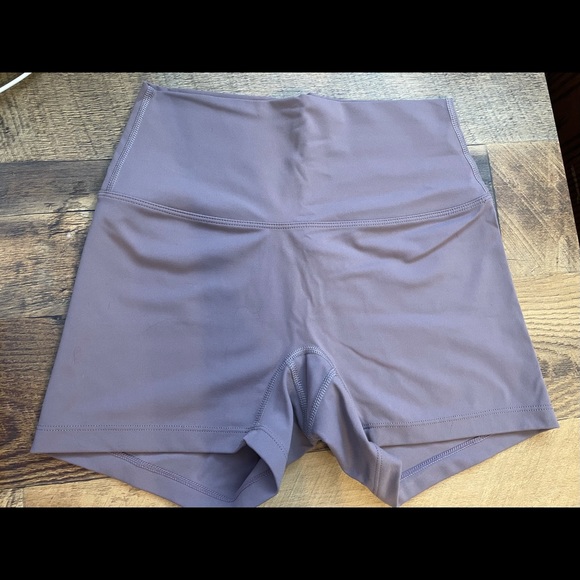 Lavento Shorts